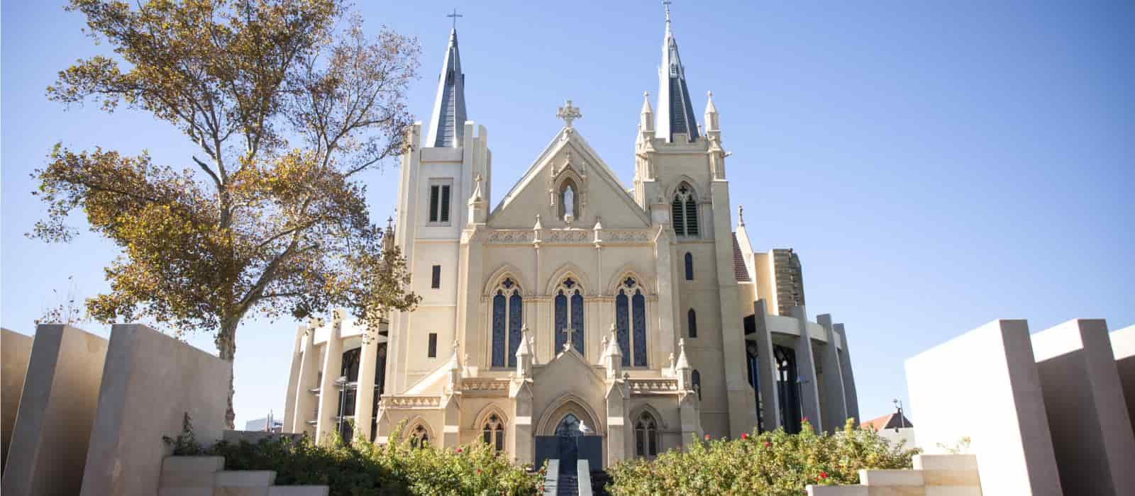 Nhà thờ Thánh Mary (St. Mary's Cathedral)